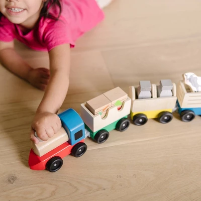 Melissa & Doug Wooden Farm Train Set - Classic Wooden Toy (3 Linking Cars) - Image 5