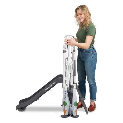 Radio Flyer Play & Fold Away Modern Farm House - Image 7