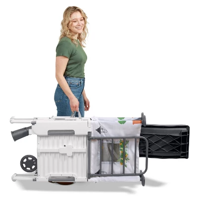 Radio Flyer Play & Fold Away Modern Farm House - Image 9