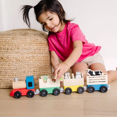 Melissa & Doug Wooden Farm Train Set - Classic Wooden Toy (3 Linking Cars) - Image 7